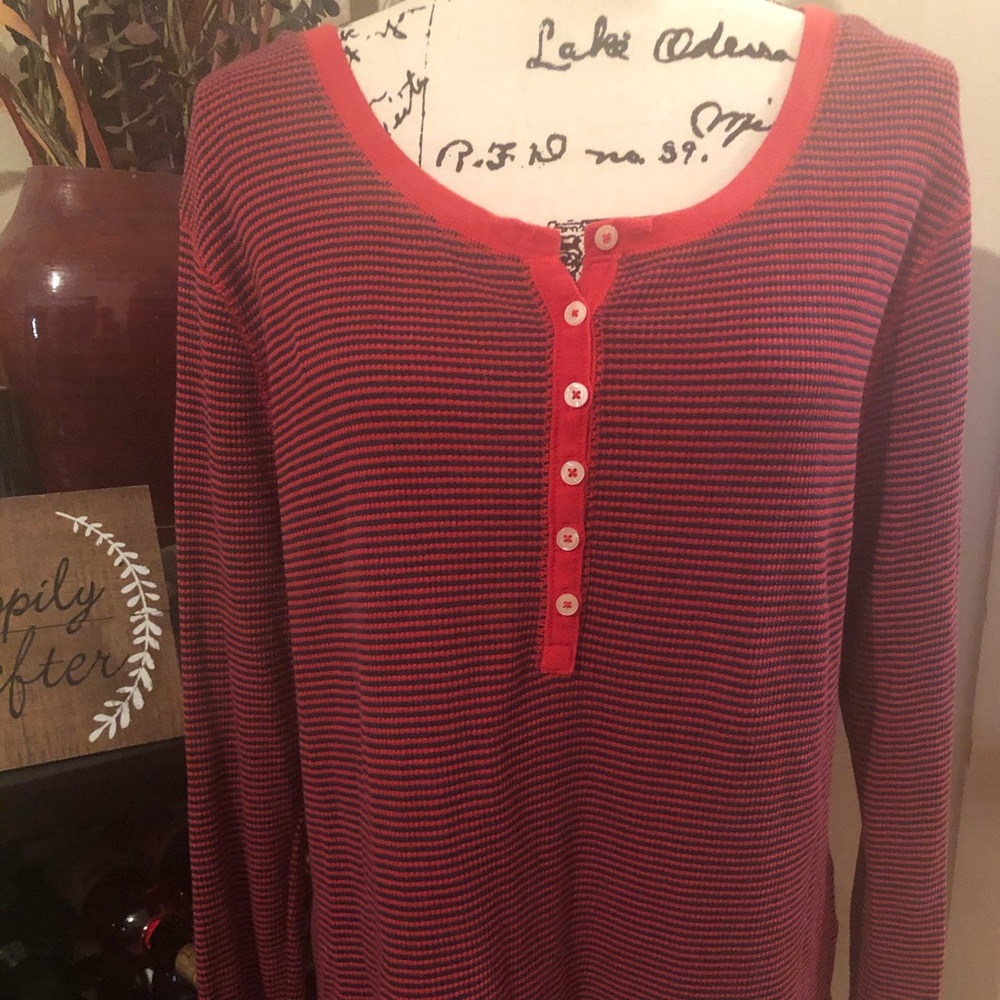 Old Navy Red with Blue Stripes Thermal Size XL